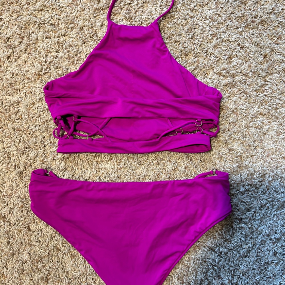 Halter bikini by BECCA - Picture 3 of 3